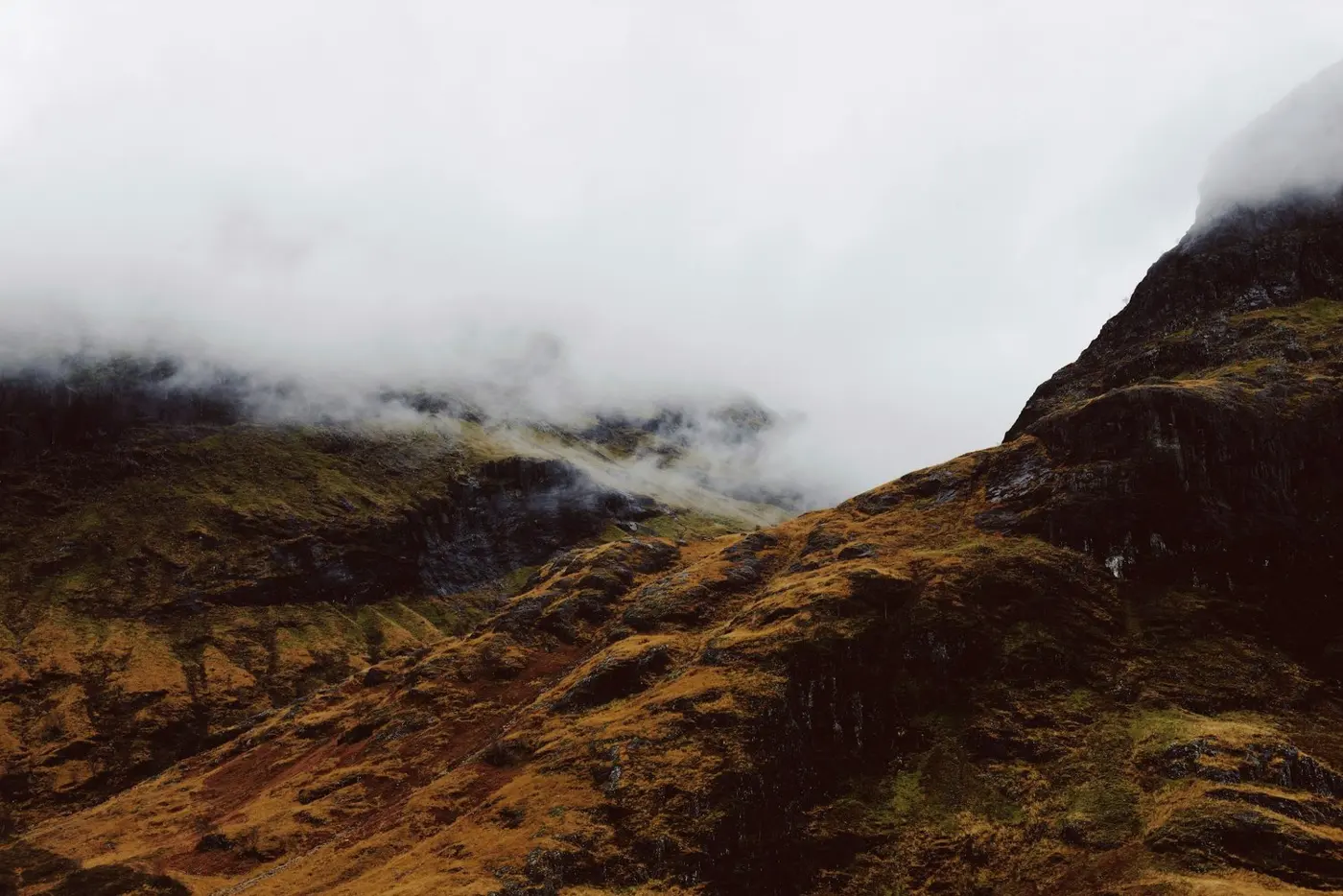 Embrace the Mist: Sleep Like the Highlands